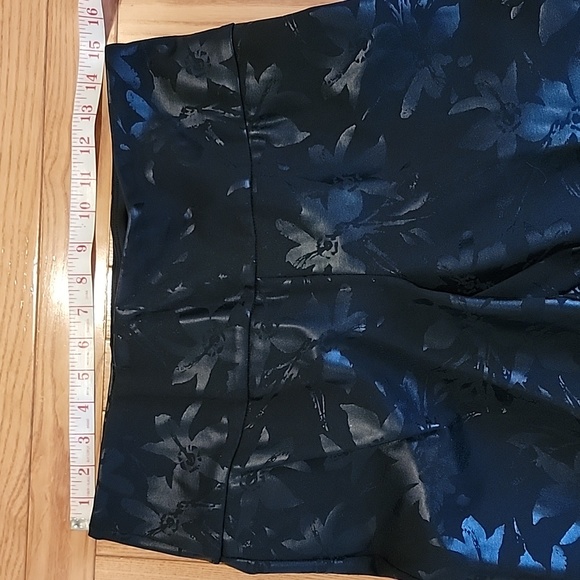 Soft Surroundings Pull-on Printed Pants - Picture 7 of 13